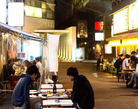 People drinking at Japanese izakayas