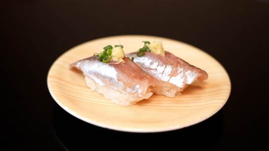 Shima-aji sushi with negi and grated ginger
